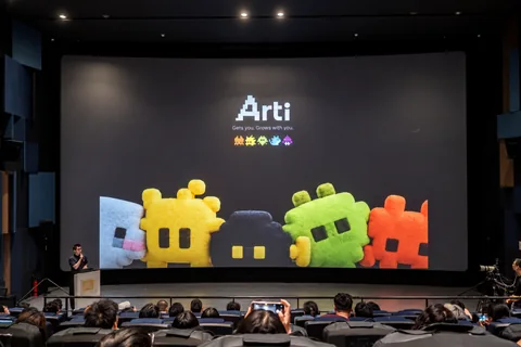 Lovart 2.0 · Arti original product image